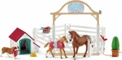 Schleich Horse Club - Hanna's Paardengastenverblijf Met Hondenhok En Hond - 42458