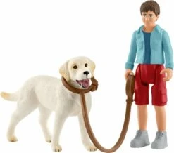Schleich 42478 - Wandeling Met Een Labrador Retriever - Farm World
